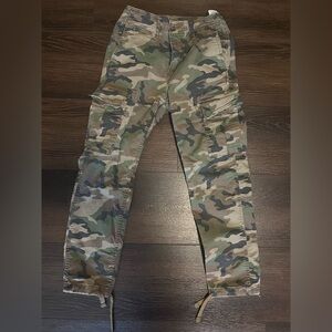 American Eagle Slim Fit Camo Cargo Pants